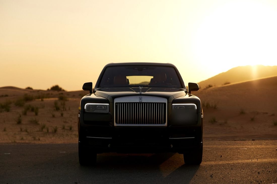 Rolls-Royce Cullinan in the Dubai desert at sunset