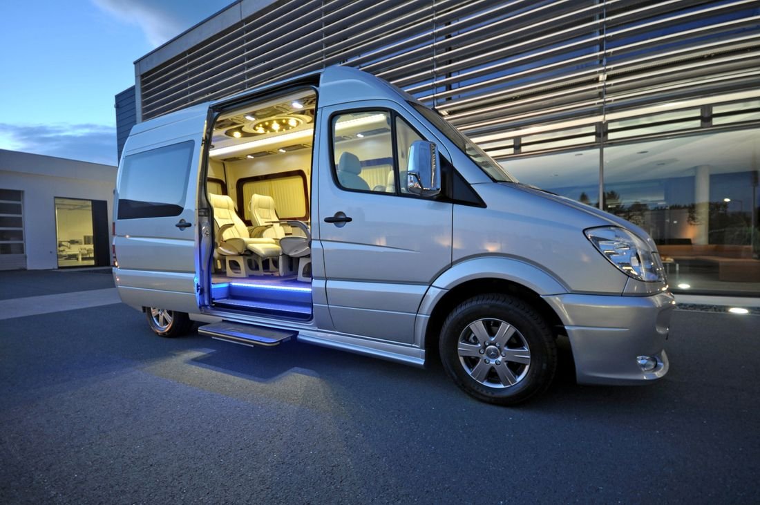 Mercedes-Benz Sprinter minibus